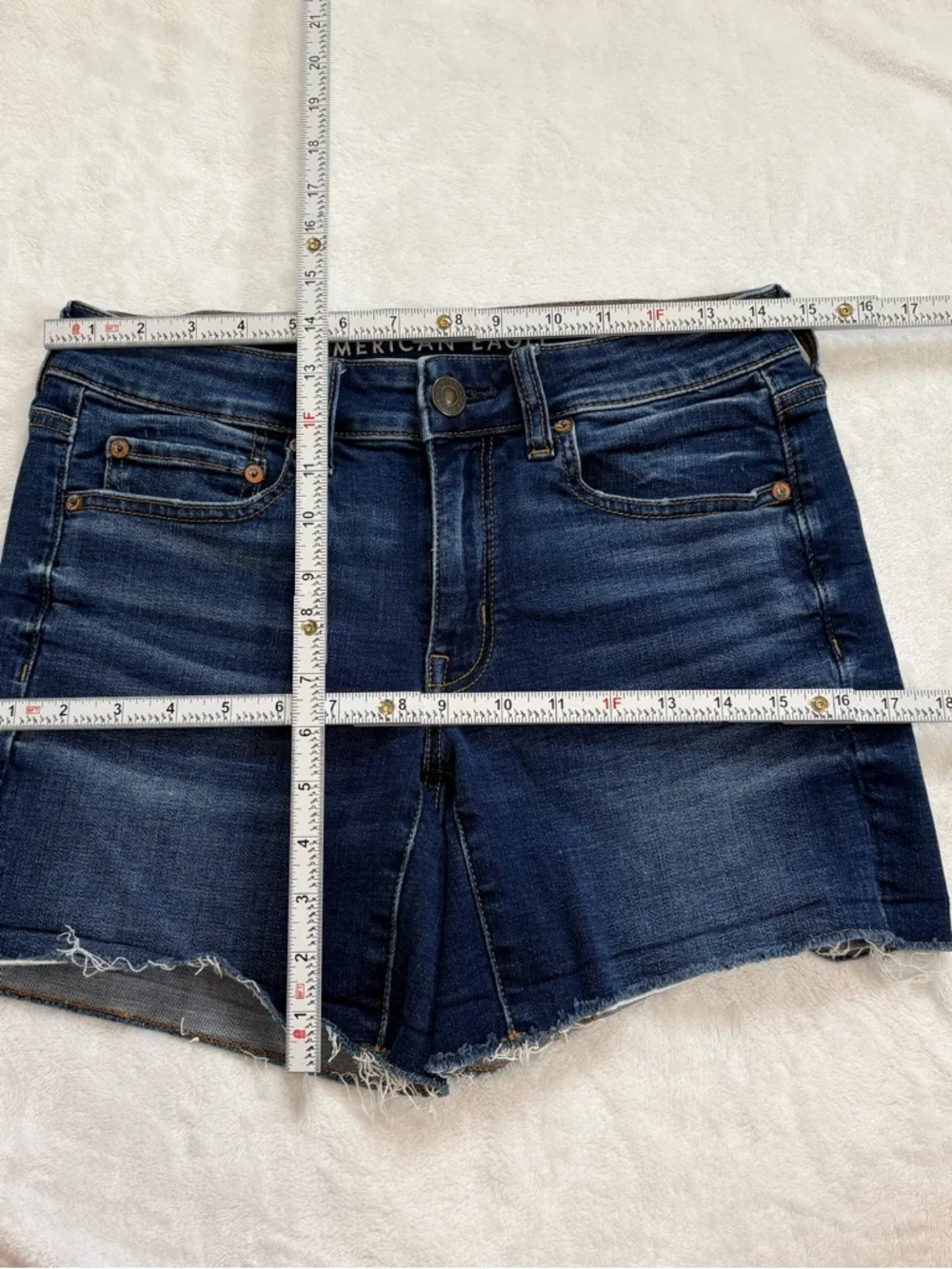 AMERICAN EAGLE Midi Denim Jean Shorts Raw Hem Dark Wash Size 6 Super Stretch - Picture 8 of 8